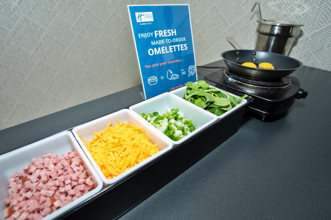 Holiday Inn Express Richmond - Midtown By Ihg Esterno foto