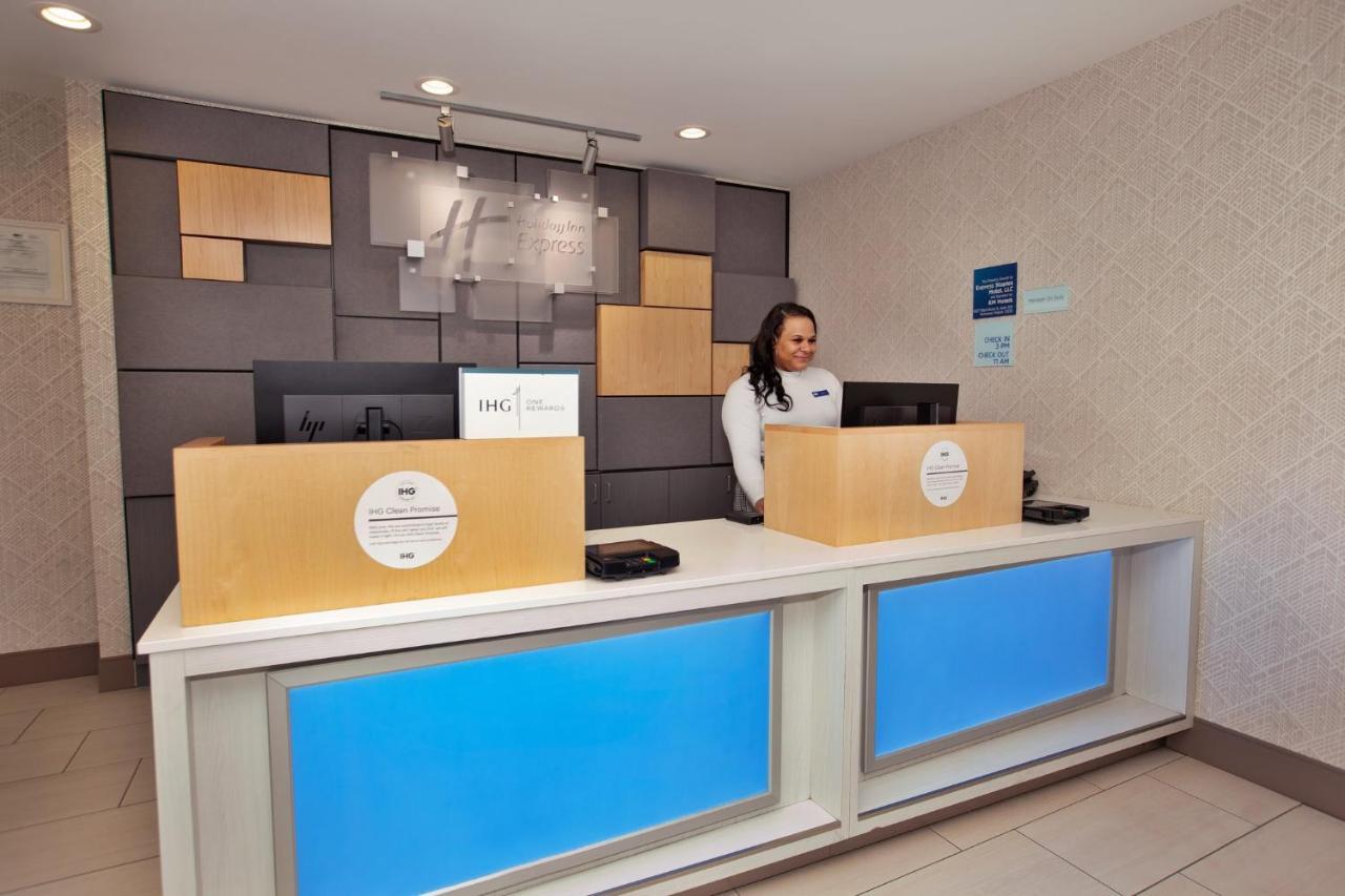 Holiday Inn Express Richmond - Midtown By Ihg Esterno foto