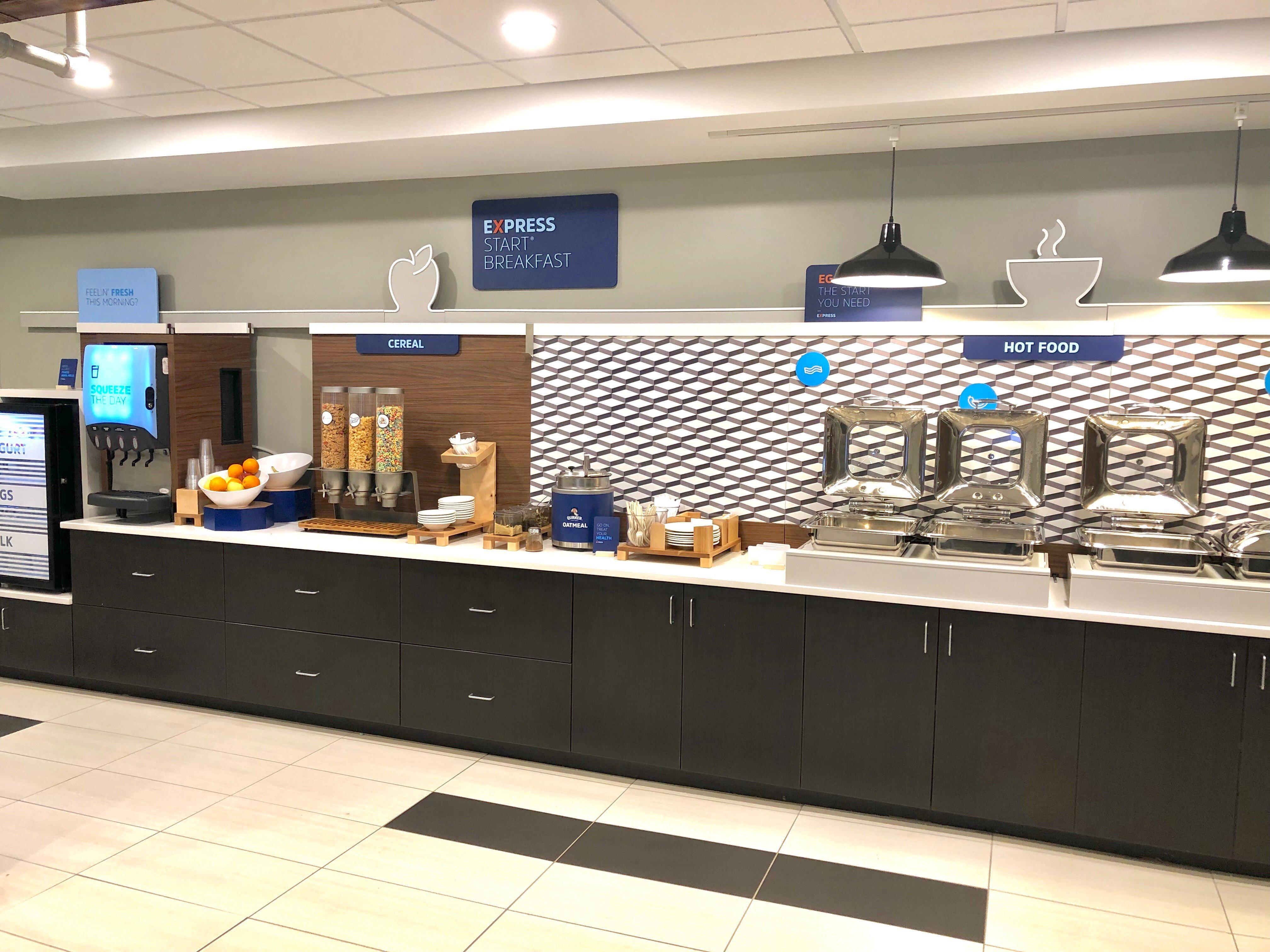 Holiday Inn Express Richmond - Midtown By Ihg Esterno foto